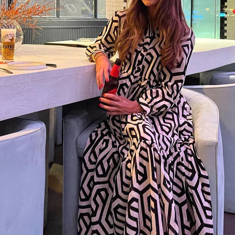 Langærmet kjole med geometrisk mønster - Henriette