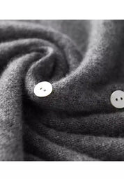 Stilfuld sweater med trendy knaplukning - Minnie