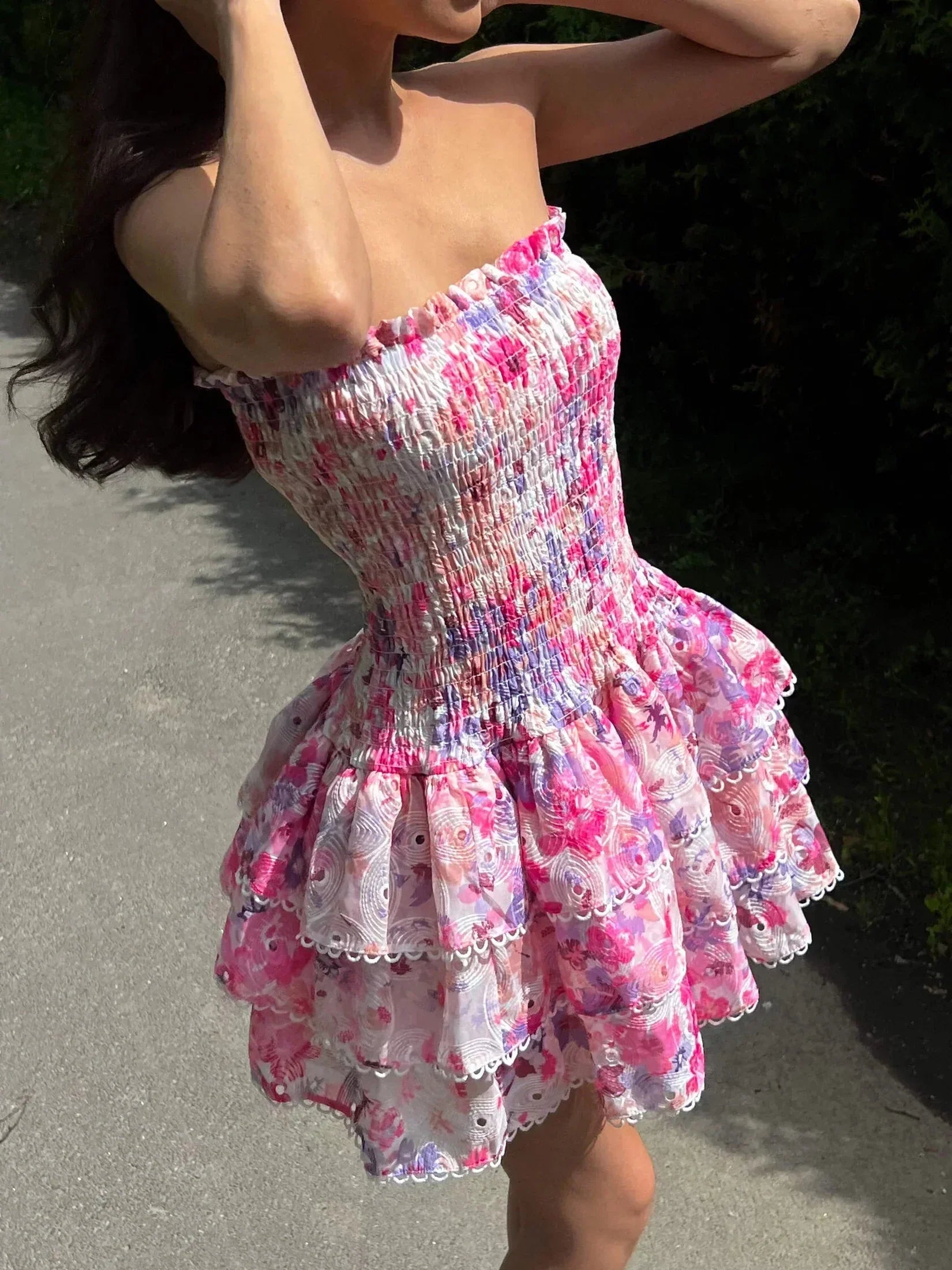 Lagdelt Ruffle Mini Tube Kjole - Sommer og Forår - Vaneca