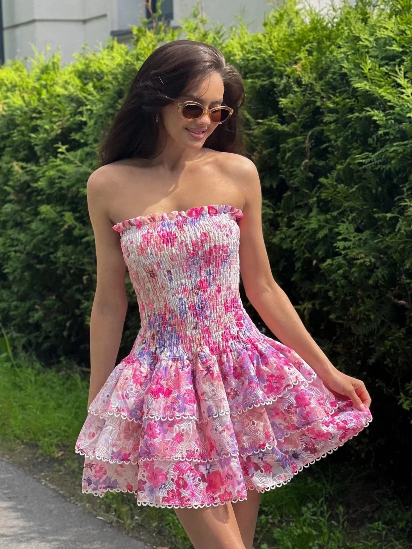 Lagdelt Ruffle Mini Tube Kjole - Sommer og Forår - Vaneca