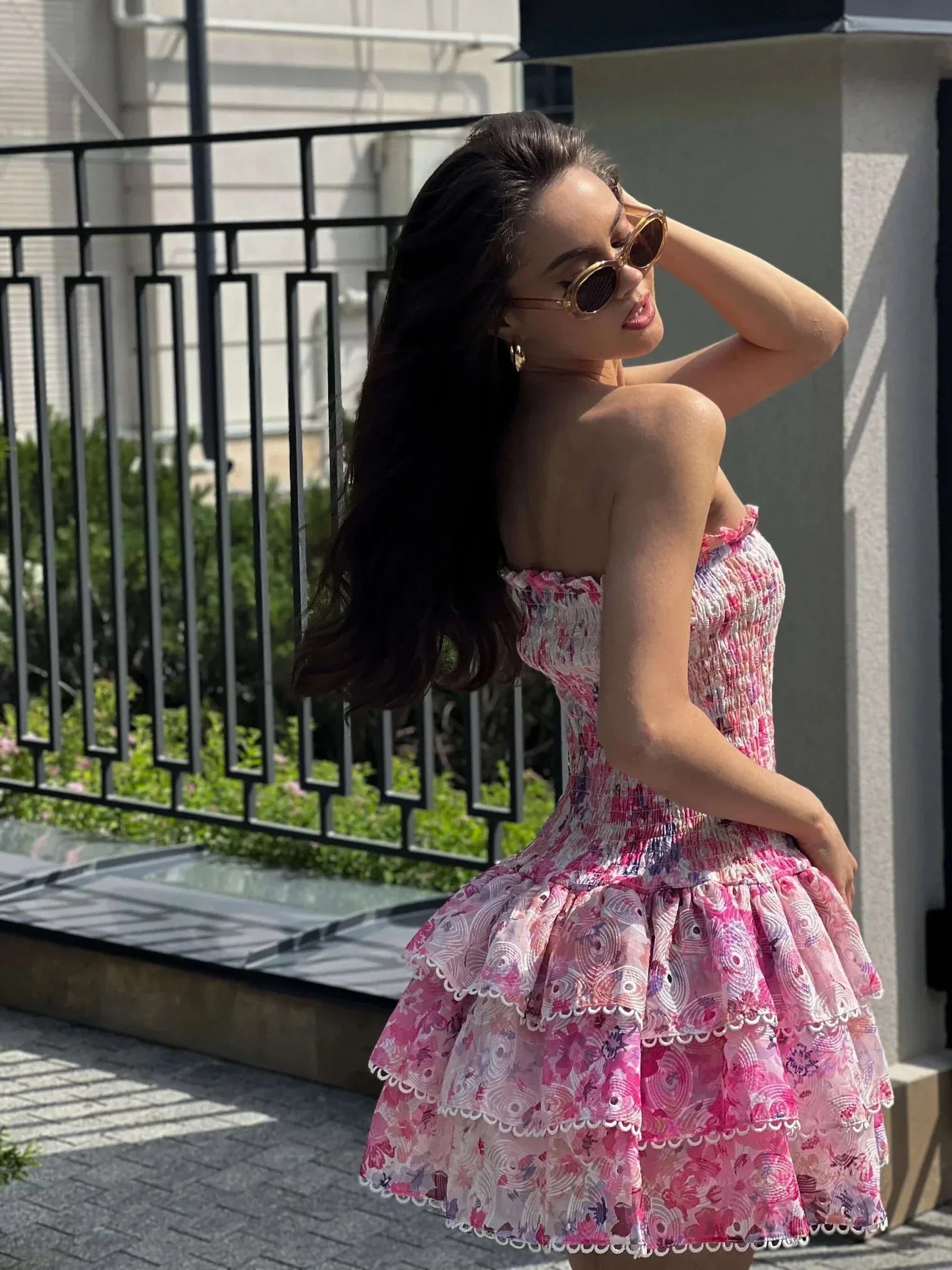 Lagdelt Ruffle Mini Tube Kjole - Sommer og Forår - Vaneca