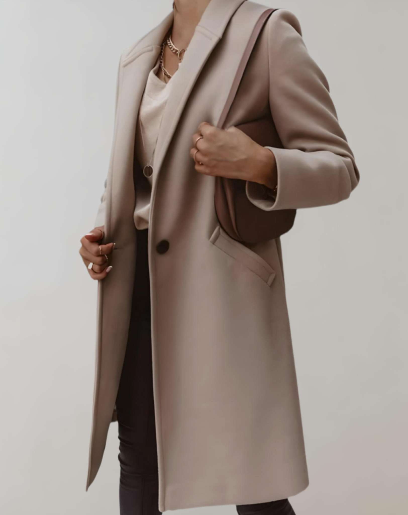Kacel - Elegant trenchcoat med enkelt knaplukning og lommer