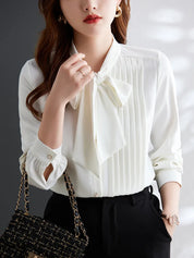Camellia | Elegant bluse med knapsløjfe