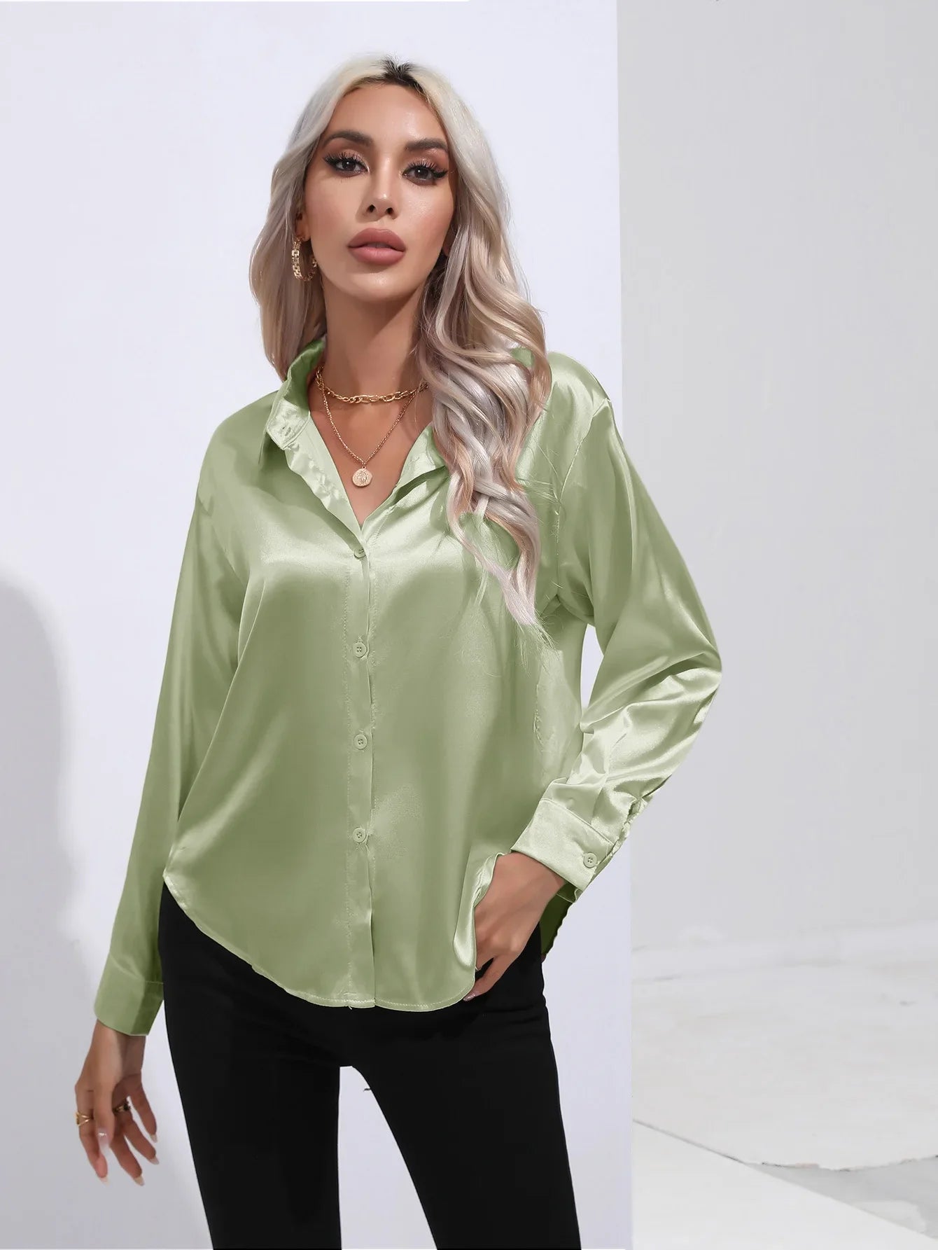 Elegant Satinbluse med V-udskæring og Lange ærmer | Dame Business look - Luzmey