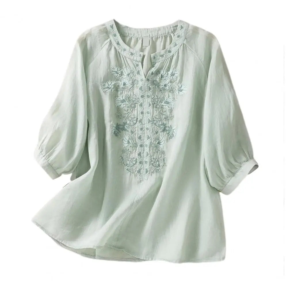 Damebluse med V-udskæring i Bomuld med Blomsterbroderi - Klaida