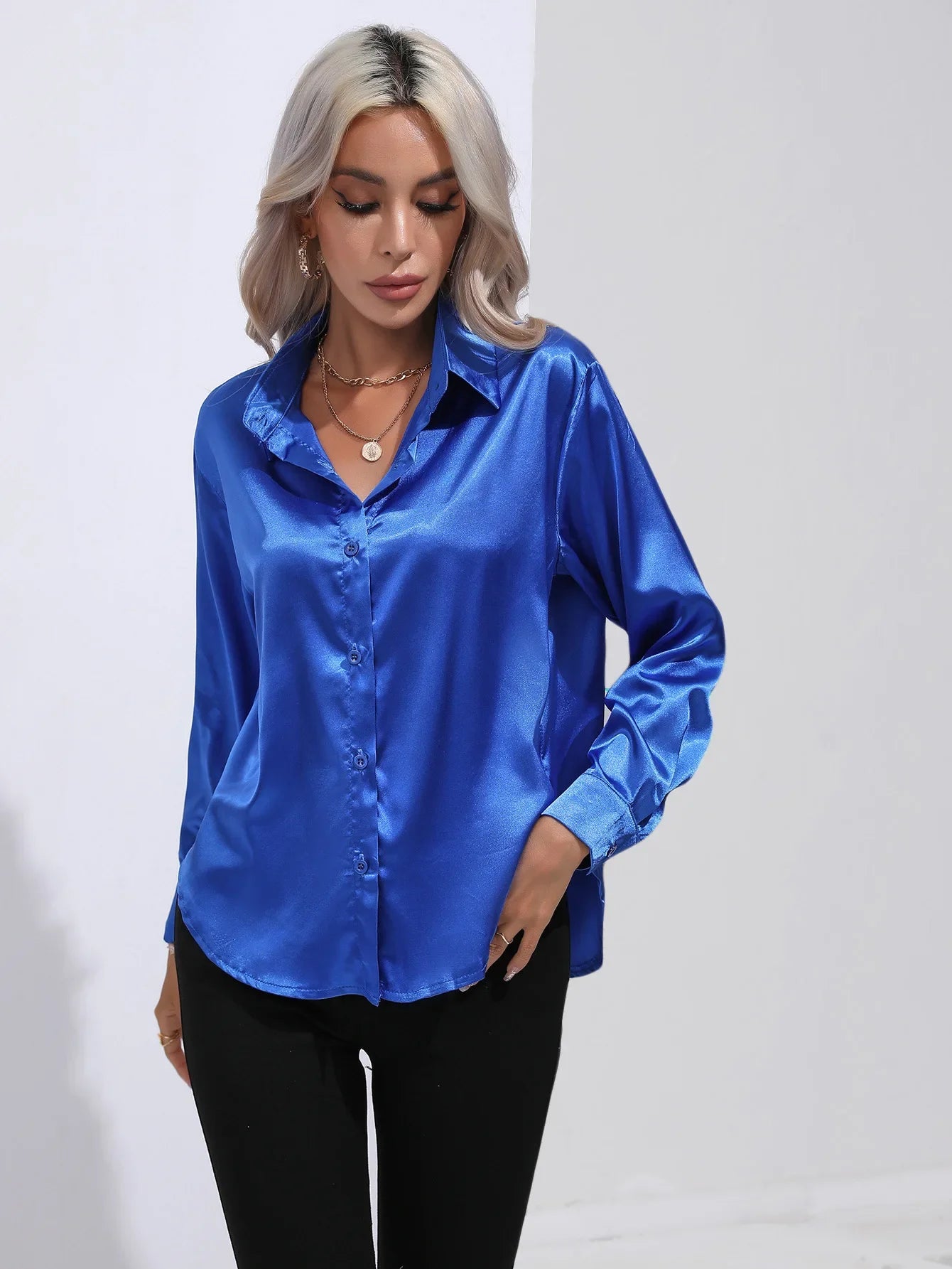 Elegant Satinbluse med V-udskæring og Lange ærmer | Dame Business look - Luzmey