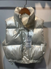 Cropped quiltet vest med høj krave i metallisk look til kvinder | Sylvienna