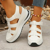 Sporty plateau-sandaler med velcroremme og udskåret design - Revenia