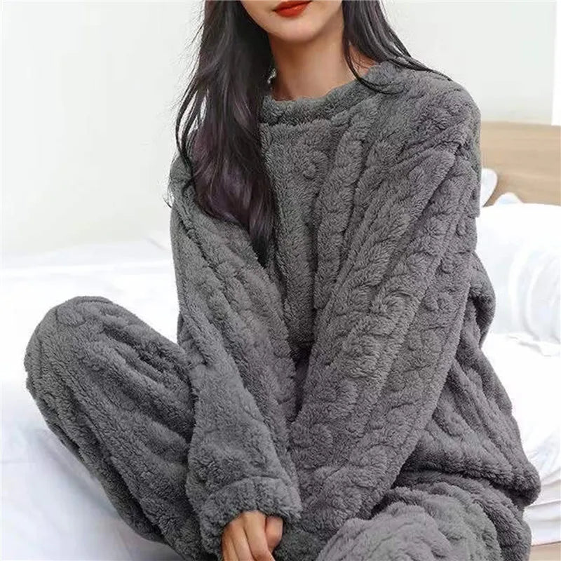 Pyjamassæt lavet af blød fleece - Renda