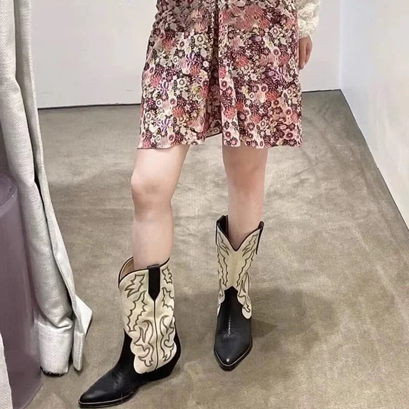Moderigtige Vintage Slip-on Cowboystøvler med Western Stil Broderi til Kvinder - Afradie