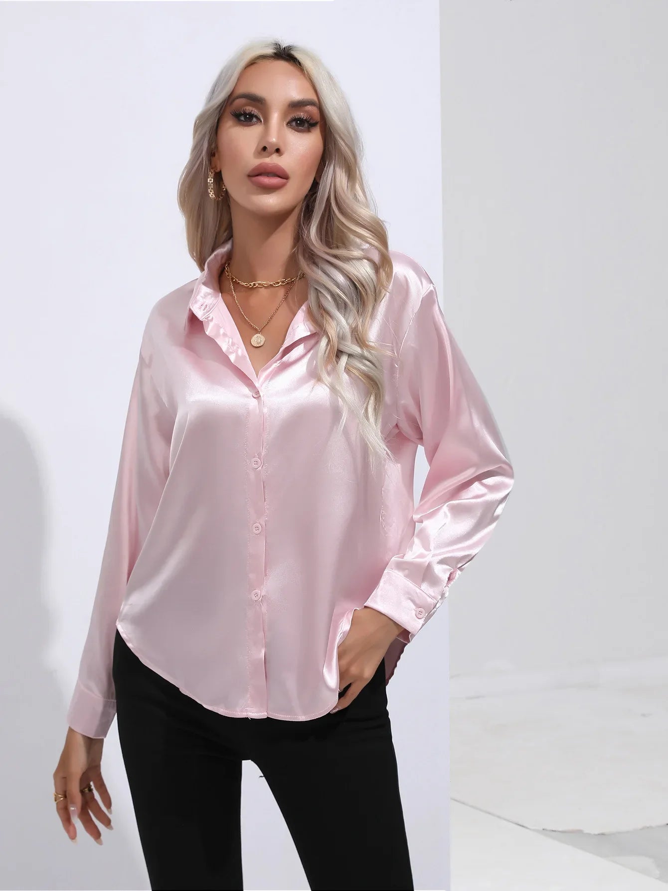 Elegant Satinbluse med V-udskæring og Lange ærmer | Dame Business look - Luzmey