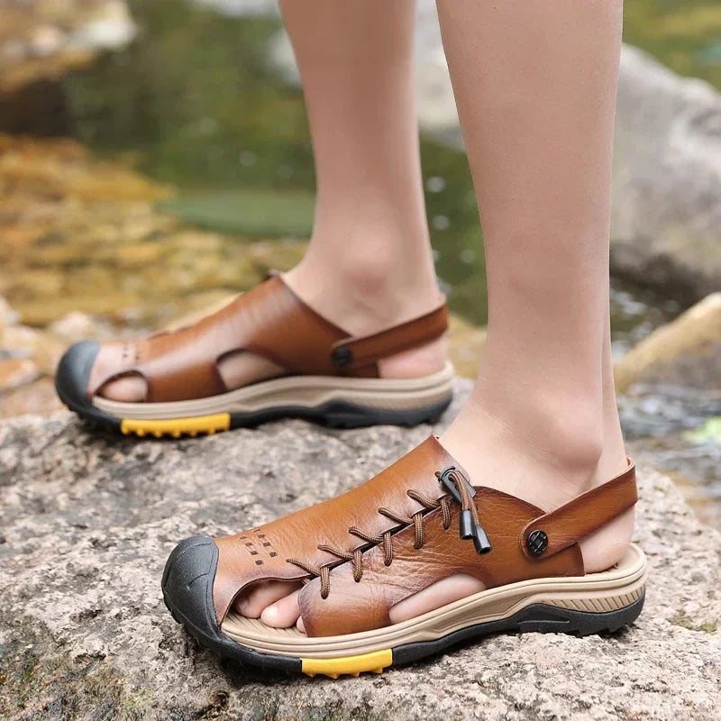 Sandaler i imiteret læder med rygrem og snøredetaljer - Julieno