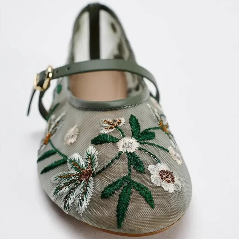 Broderede blomster ballerinaer med rem og gennemsigtig overdel - Helmana