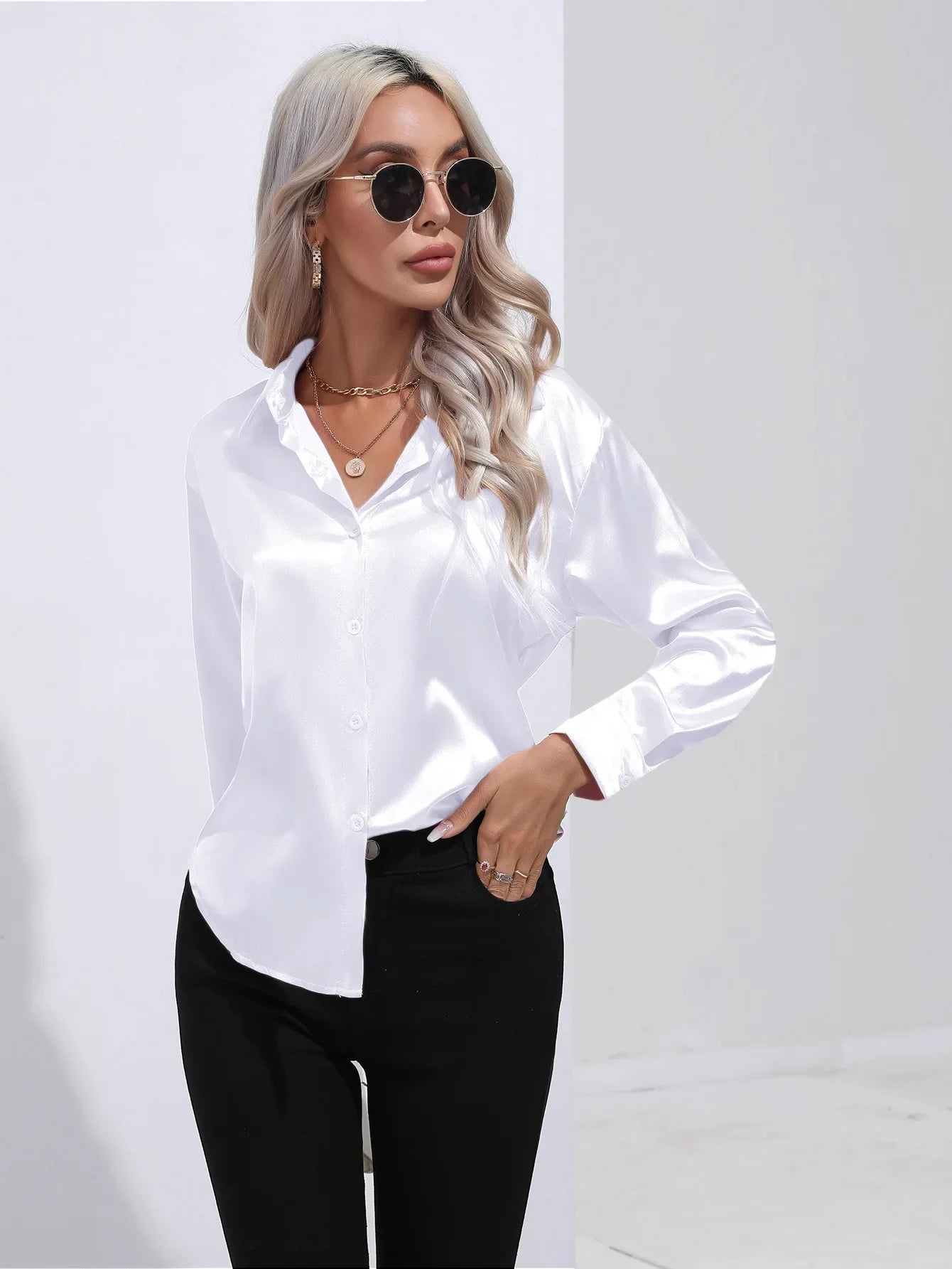 Elegant Satinbluse med V-udskæring og Lange ærmer | Dame Business look - Luzmey