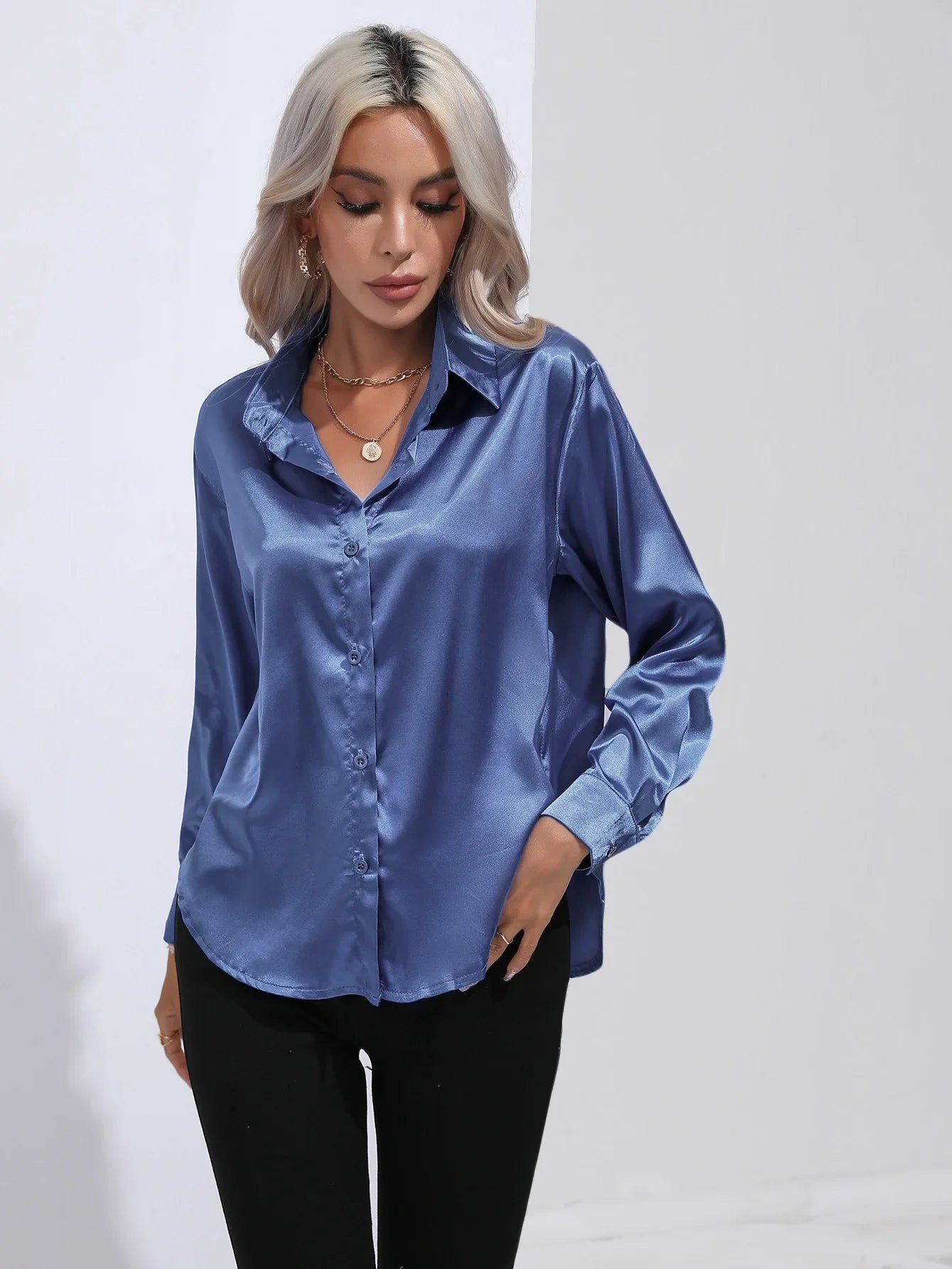 Elegant Satinbluse med V-udskæring og Lange ærmer | Dame Business look - Luzmey