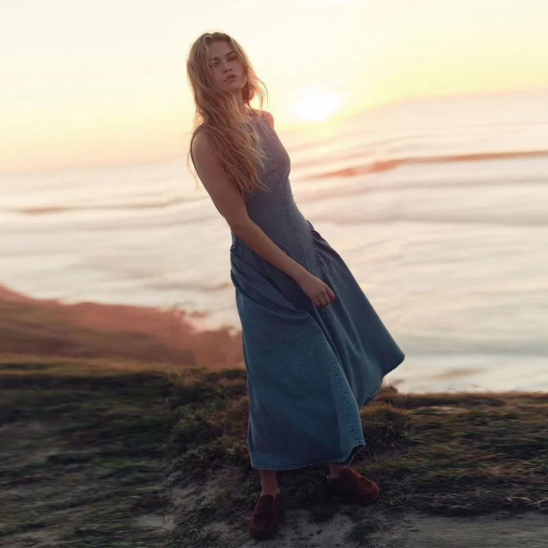 Kvindekjole i Denim med åben Ryg – Casual Stil - Carlottaz