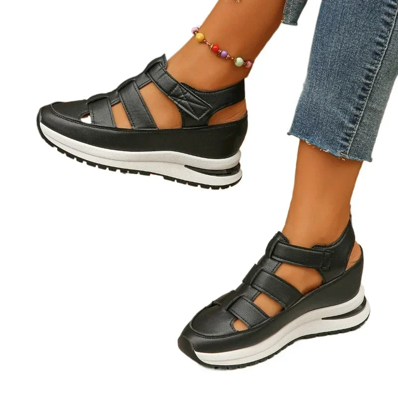 Sporty plateau-sandaler med velcroremme og udskåret design - Revenia