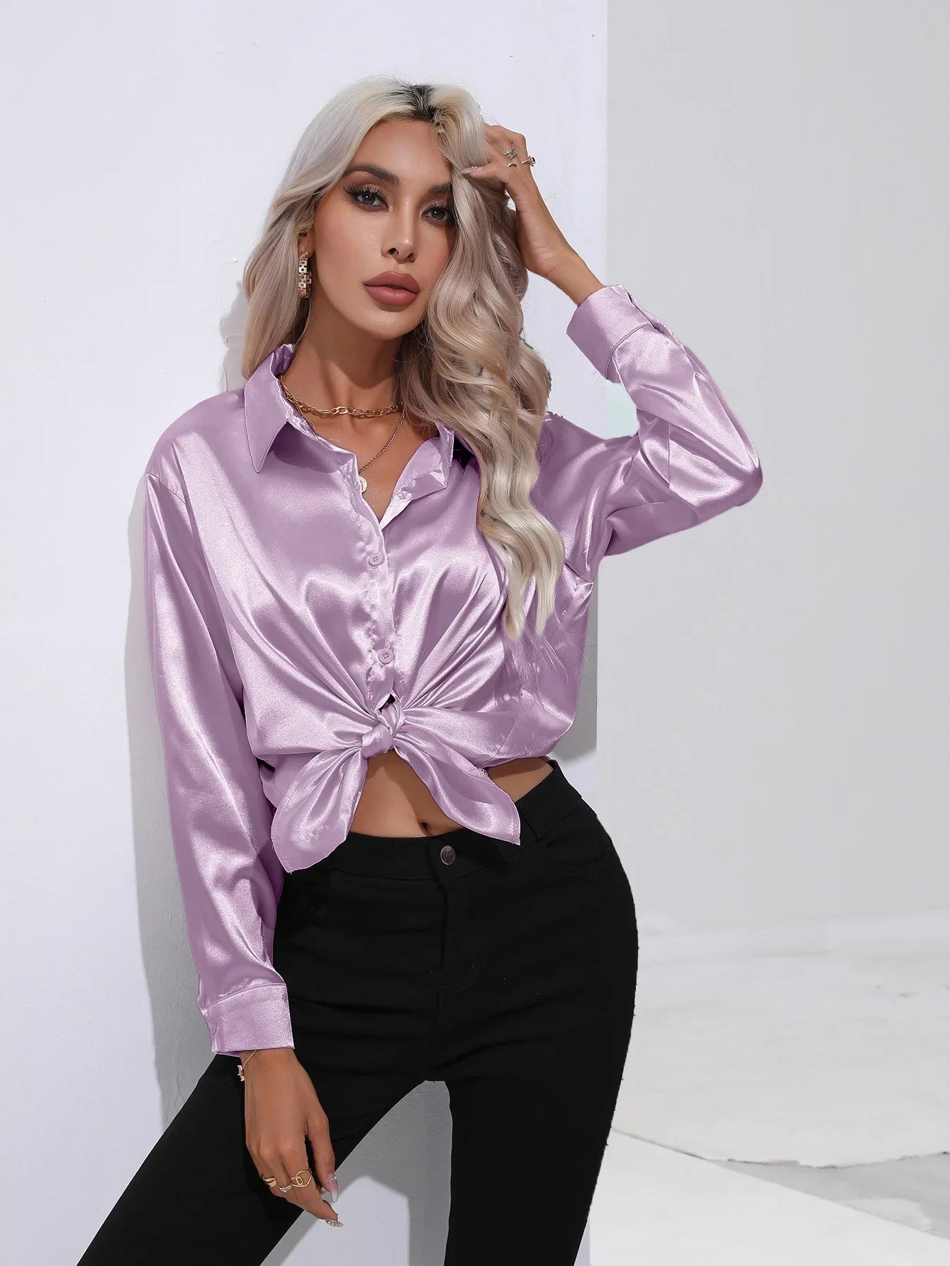Elegant Satinbluse med V-udskæring og Lange ærmer | Dame Business look - Luzmey