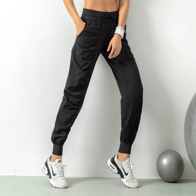 Trekkoord-Hardloopfitness-Joggingbroeken-Zijn-Geschikt-Voor-Dames-Sneldrogende-En-Ademende-Fitnessriemen-En-Zijzakken-Kunnen_69af320d-fd00-44ea-b919-2c7596a9abd8.webp