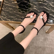 Flade sandaler med perledekoration - Mora