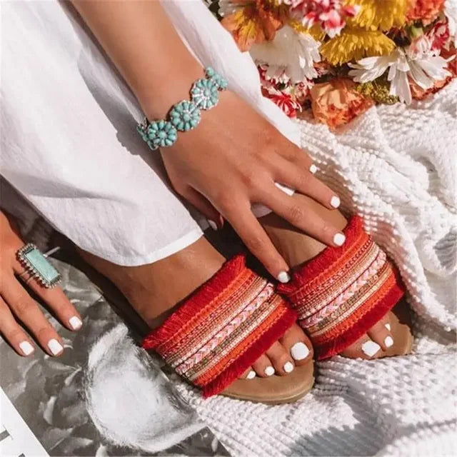 Vrouwen-Platte-Bottom-Mode-Een-Woord-Slippers-Womens-Schoenen-Comfort-Zomer-Outdoor-Strand-Luxe-Sandalen-Vrouwen.jpg_640x640_a2d2a982-1b99-4b49-a36f-d50f2a2d4999.webp