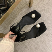 Flade sandaler med perledekoration - Mora