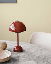 Bordlampe i retro skærmdesign - Brilight