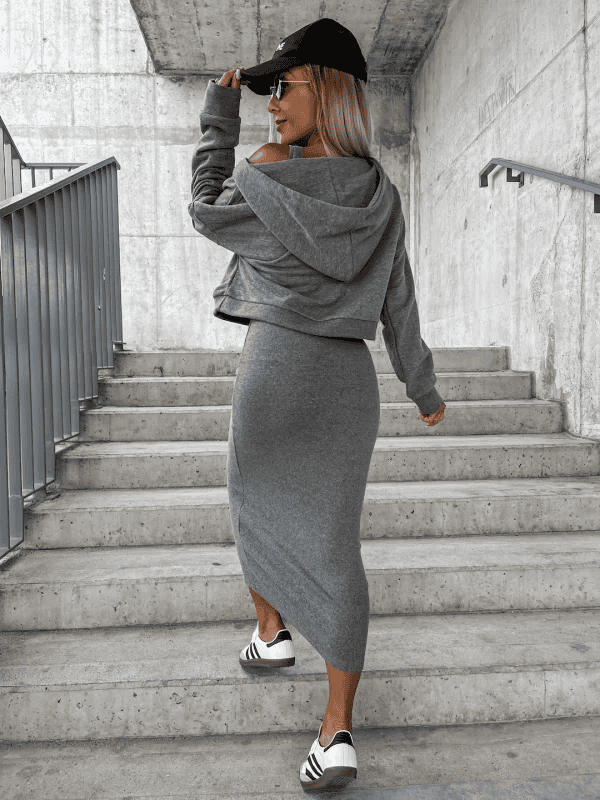 Todelt sæt bestående af en langærmet crop top og en ærmeløs kjole | Chaaron